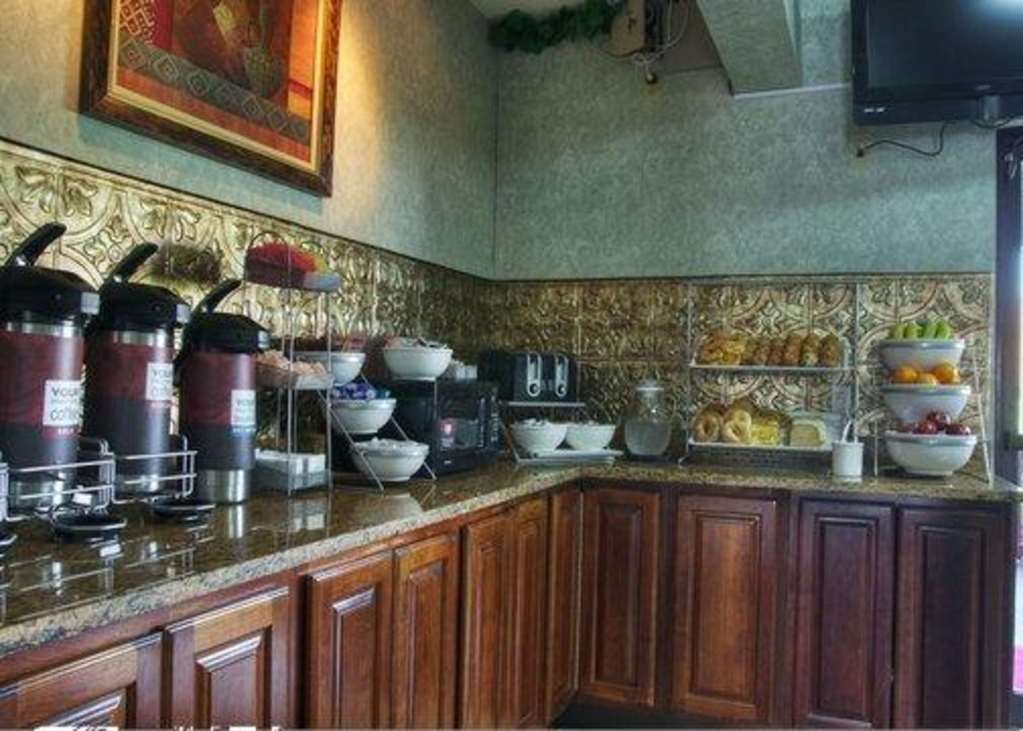 Comfort Suites Danville Restaurant photo